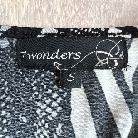 7 Wonders Women’s Blouse top with sequin black white and gray women’s small - Picture 4 of 9